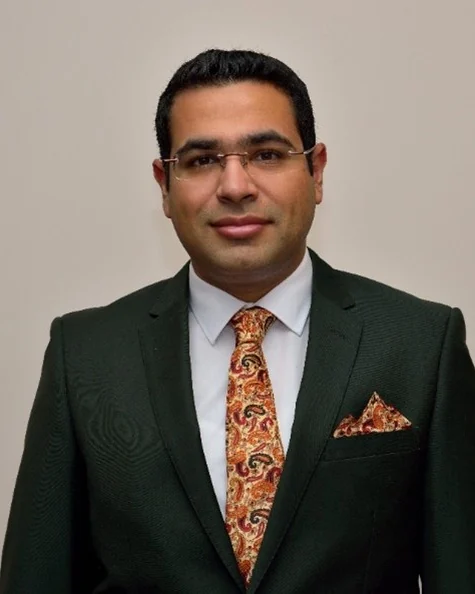 Portrait of Dr Varun Randhawa